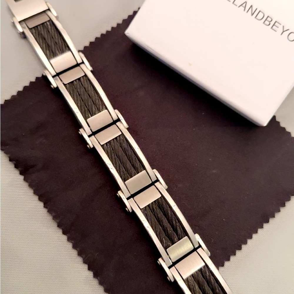 NEW Men's Silver and Black Bracelet